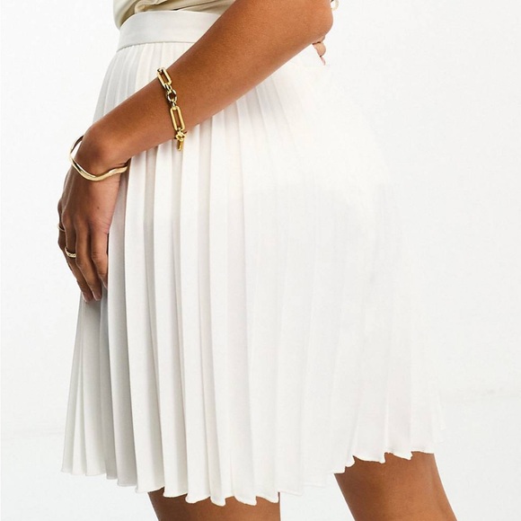 Ivory Closet London Pleated Mini Skirt - Picture 2 of 5